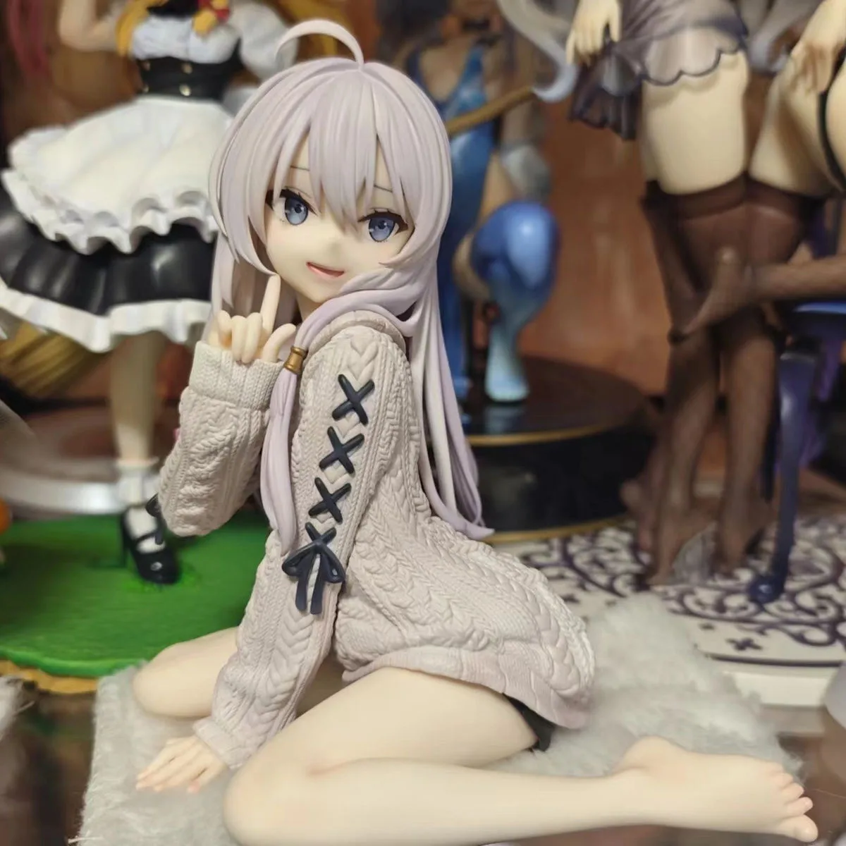 13CM PVC Anime Strega Errante: Il Viaggio Elaina Figura Maglione Lavorato a Maglia Inginocchiato Figura Giocattolo Collezione Regalo Action Figure