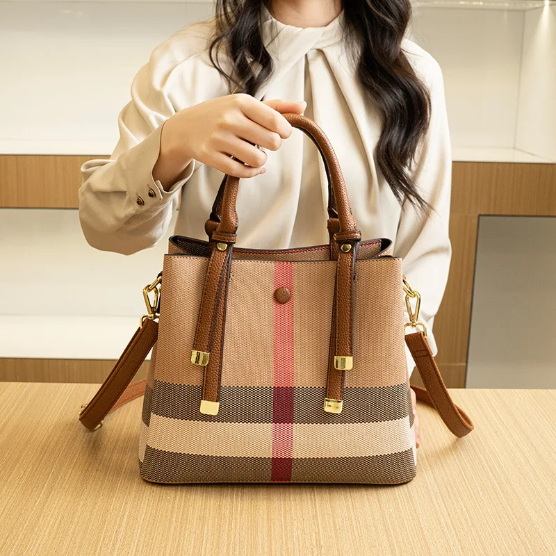 

Элегантная стеганая женская сумка через плечо, новая сумка-слинг 2025 года, кошелек через плечо из искусственной кожи в стиле ретро с металлической цепочкой для повседневного стиля