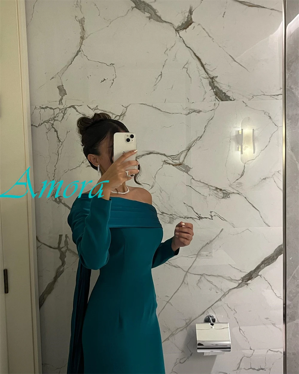 تخصيص رشيقة الساتان قارب الرقبة مساء اللباس الكلاسيكية فساتين حفلة موسيقية مزاجه طويلة الأكمام فساتين المناسبات الخاصة