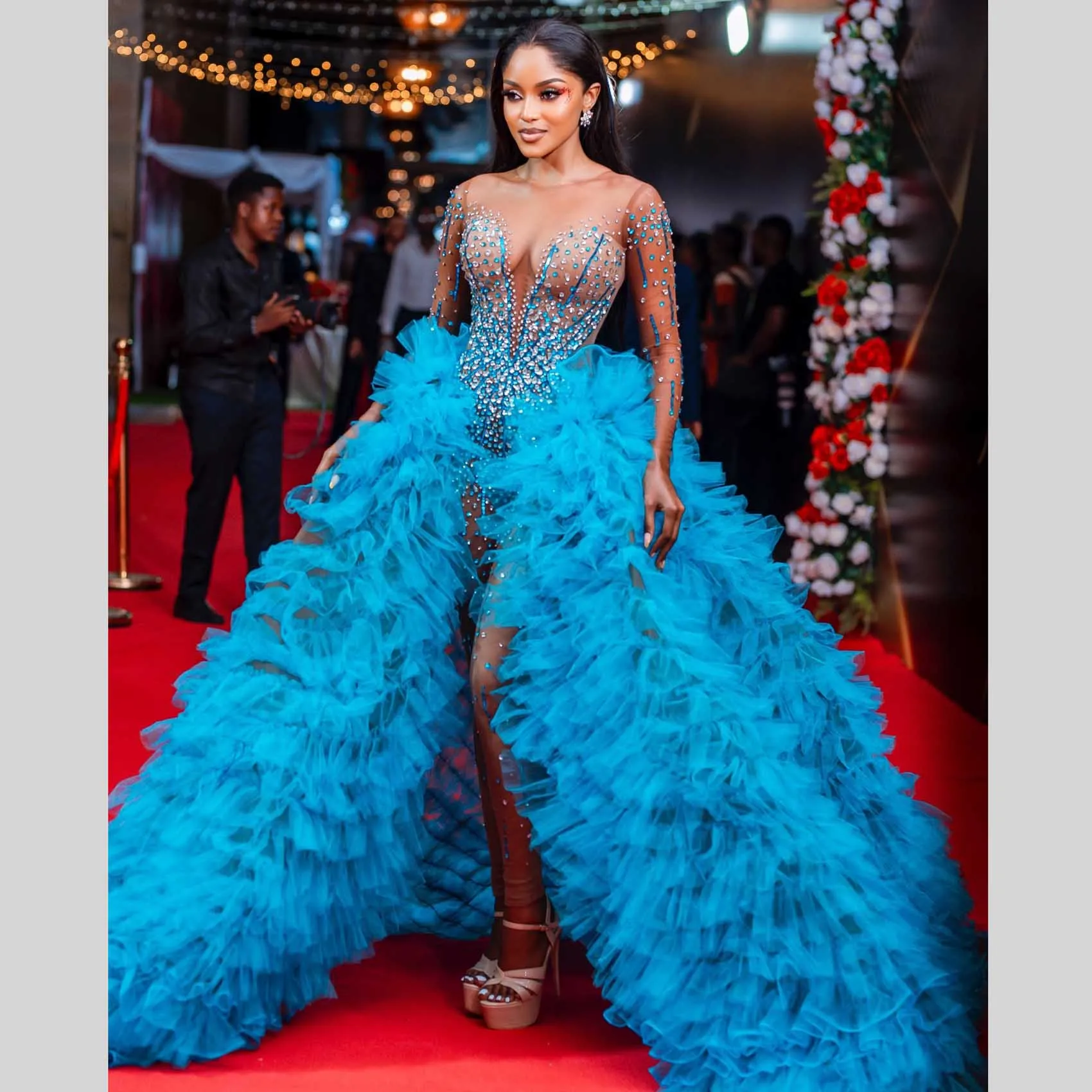 

Драматичная пышная многоярусная юбка-накидка из фатина с оборками и съемным шлейфом, синяя, для выпускного бала, для ношения поверх платья, женская