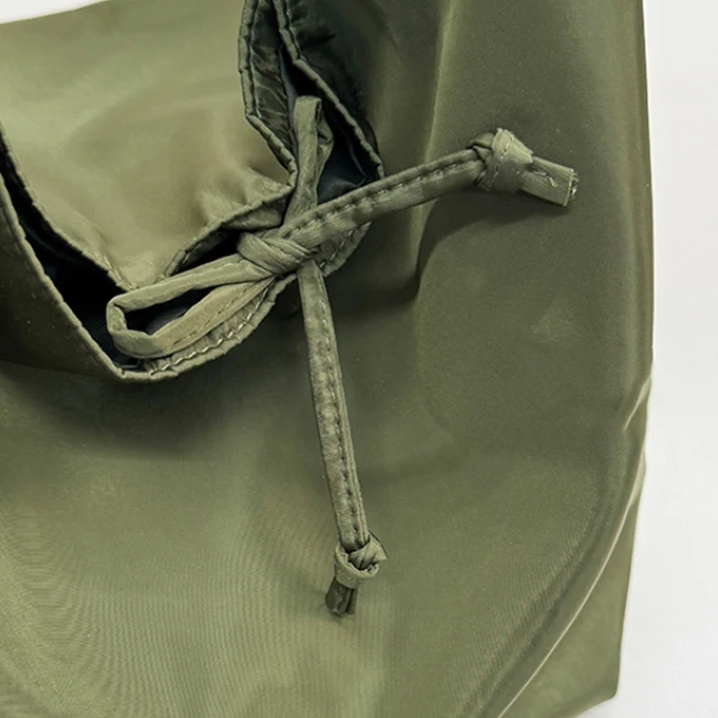 Koreanische Nylon-Schultertasche mit großem Fassungsvermögen, einfarbig, modisch, lässig, Pendler-Einkaufstasche, neue leichte, weiche Damenhandtasche – Detail 3