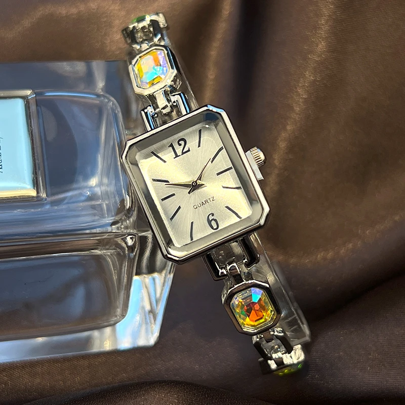 ساعة عمل للسيدات مستطيلة رائعة وسوار ألماس ملون أنيق وساعات يد كوارتز فاخرة للنساء مناسبة