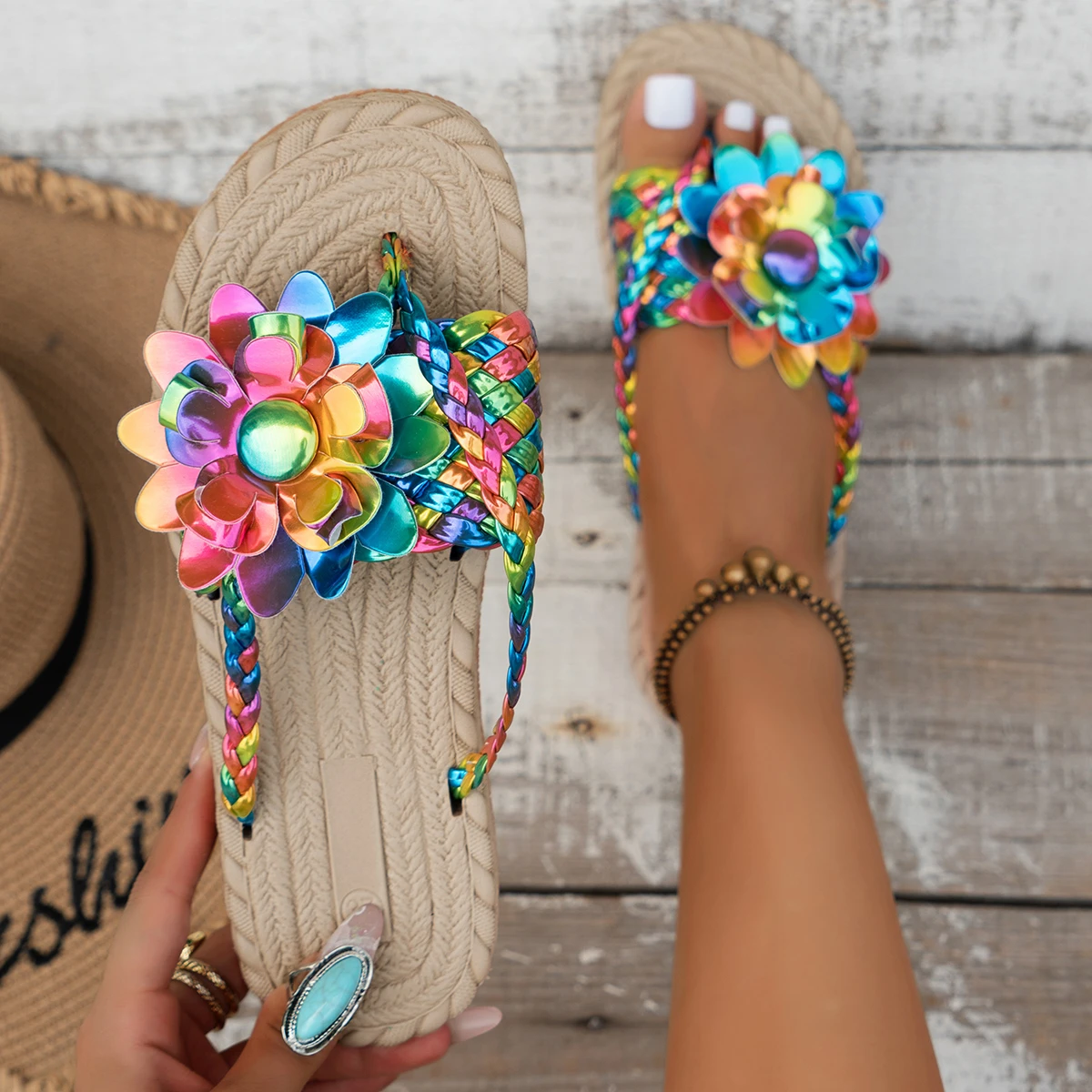 

Women Slippers 2024 New Fashion Casual Flat Sandals Vacation Braided Floral Pattern Post Beach Slippers Flip Flops Slides Women