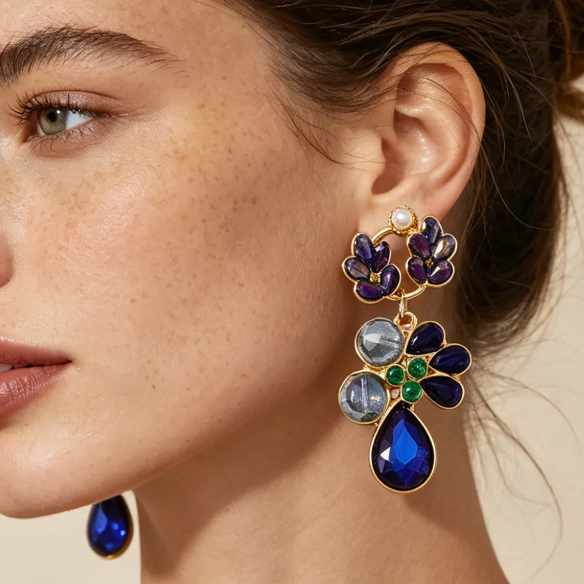 Ethnic retro style exquisite earrings, classic shape, elegant temperament, heavy craftsmanship, and high-end earrings