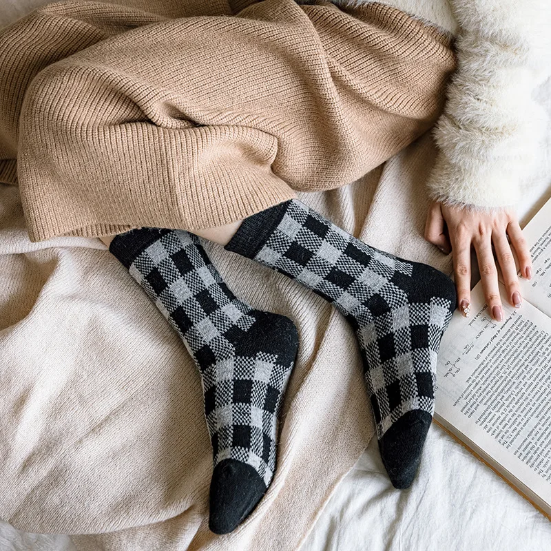 Women Black White Wool Socks Female Winter Warm Japanese Style Ladies Socks Plaid Retro Check Flower Print Harajuku Girls Sock