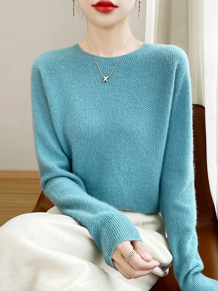 Fall/winter ready-to-wear thick warm round neck sweater women's loose inside with western style Joker long-sleeved sweater top.