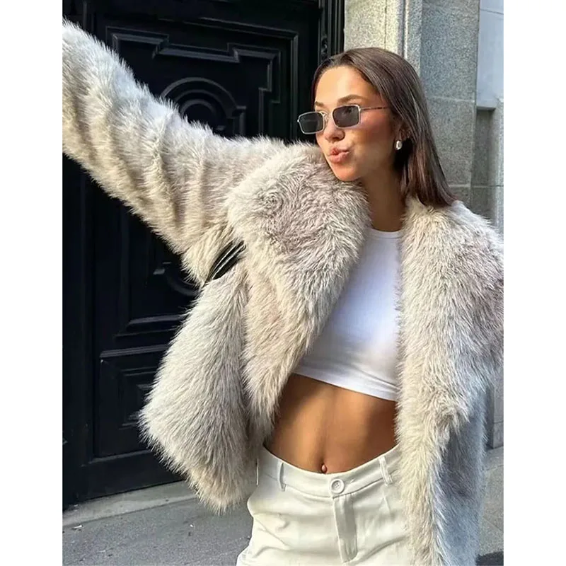 Autumn Winter Lady High End Short Fur Outwear Europe Female Long Sleeved Plush Jacket 2025 Women Fashion Big Lapel Faux Fur Coat