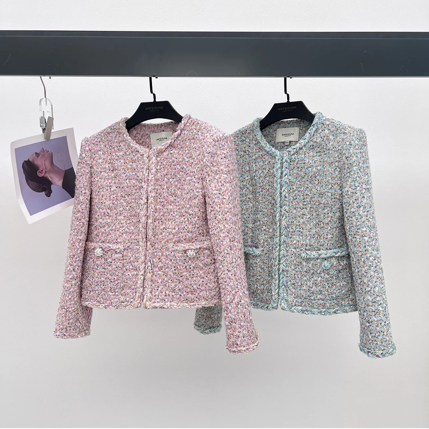 

2025 Autumn Winter Small Fragrant Wind Wool Woven Tweed Jacket Sequined Lace Round Neck Hidden Button Women's Coat