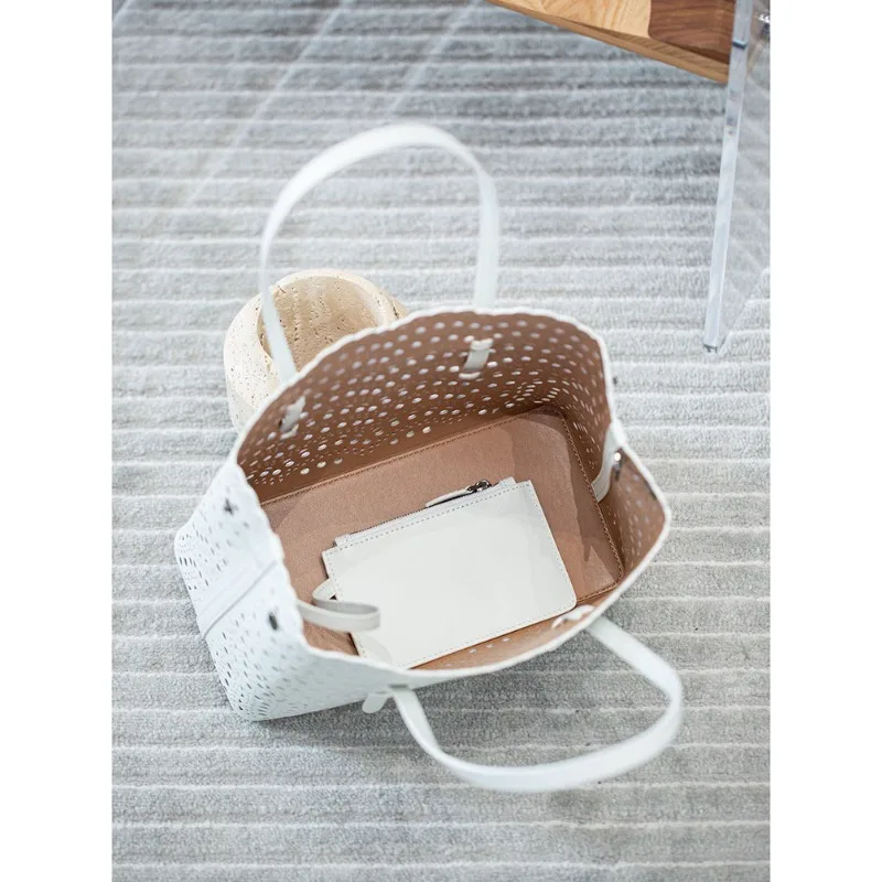 Neue Einkaufstasche Französisch Rindsleder Handgemachte Tasche Nische Laser Gravierte Hohl Leder Gemüse Korb Tasche Casual Vielseitig Temperament