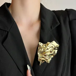 Metal Irregular Pleated Textured Broochs for Women Unique Creative Exquisite Fashion Suit Pins Party Jewelry Accessories