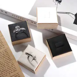 Espositore per gioielli espositore per piccoli anelli espositore per orecchini organizzatore per gioielli in legno oggetti di scena scatola per anelli di nozze custodia per anelli