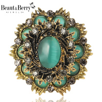 Beaut&Berry Vintage Baroque Brooches for Women Rhinestone Round Badge Pins Casual Party Accessories New Gifts Friends Decoration
