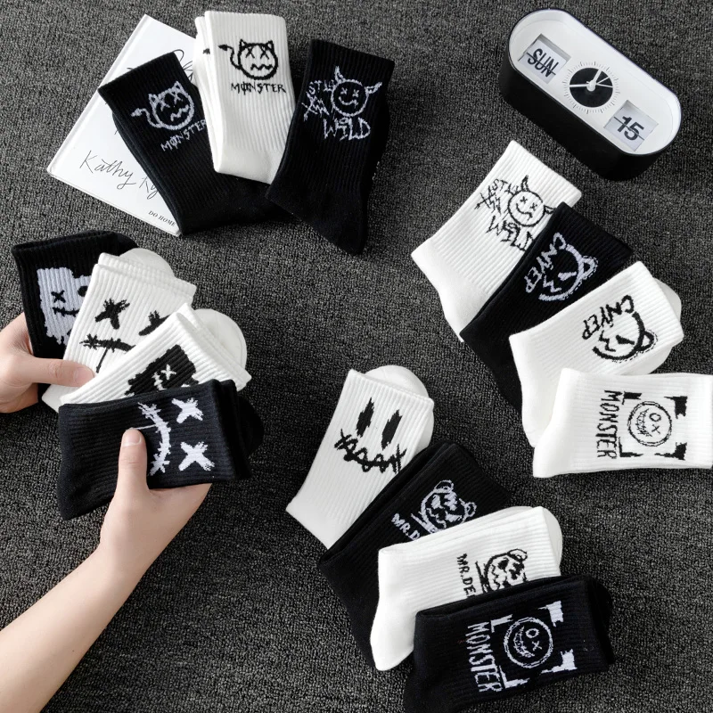 2/4/6 pairs Random shipment of men mid length socks with graffiti funny faces unique street trends moisture wicking and sweat