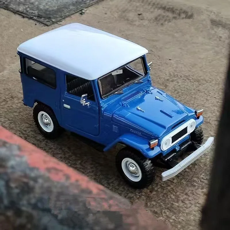 1:24 FJ Cruiser FJ40 Gulf ของเล่นโลหะโมเดลรถยนต์รถออฟโรดจำลองของสะสมโมเดลรถยนต์ของขวัญสำหรับเด็ก