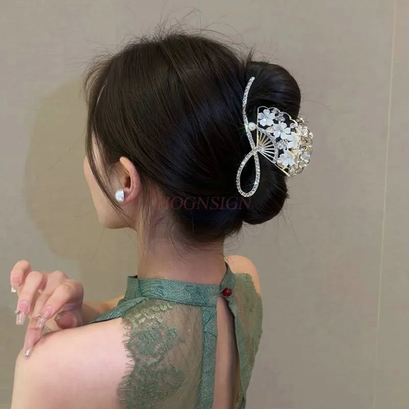 

Веерообразный зажим для волос в стиле ретро