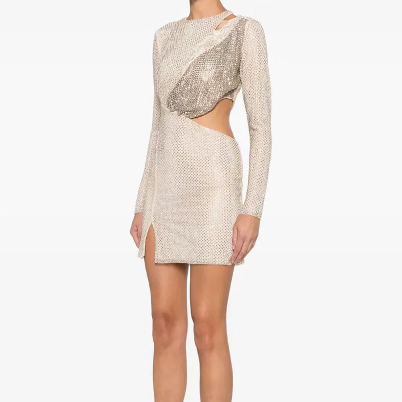 Vestido de renda patchwork com strass, ombro de fora, recorte, cintura, emagrecimento irregular e vestido que abraça o corpo