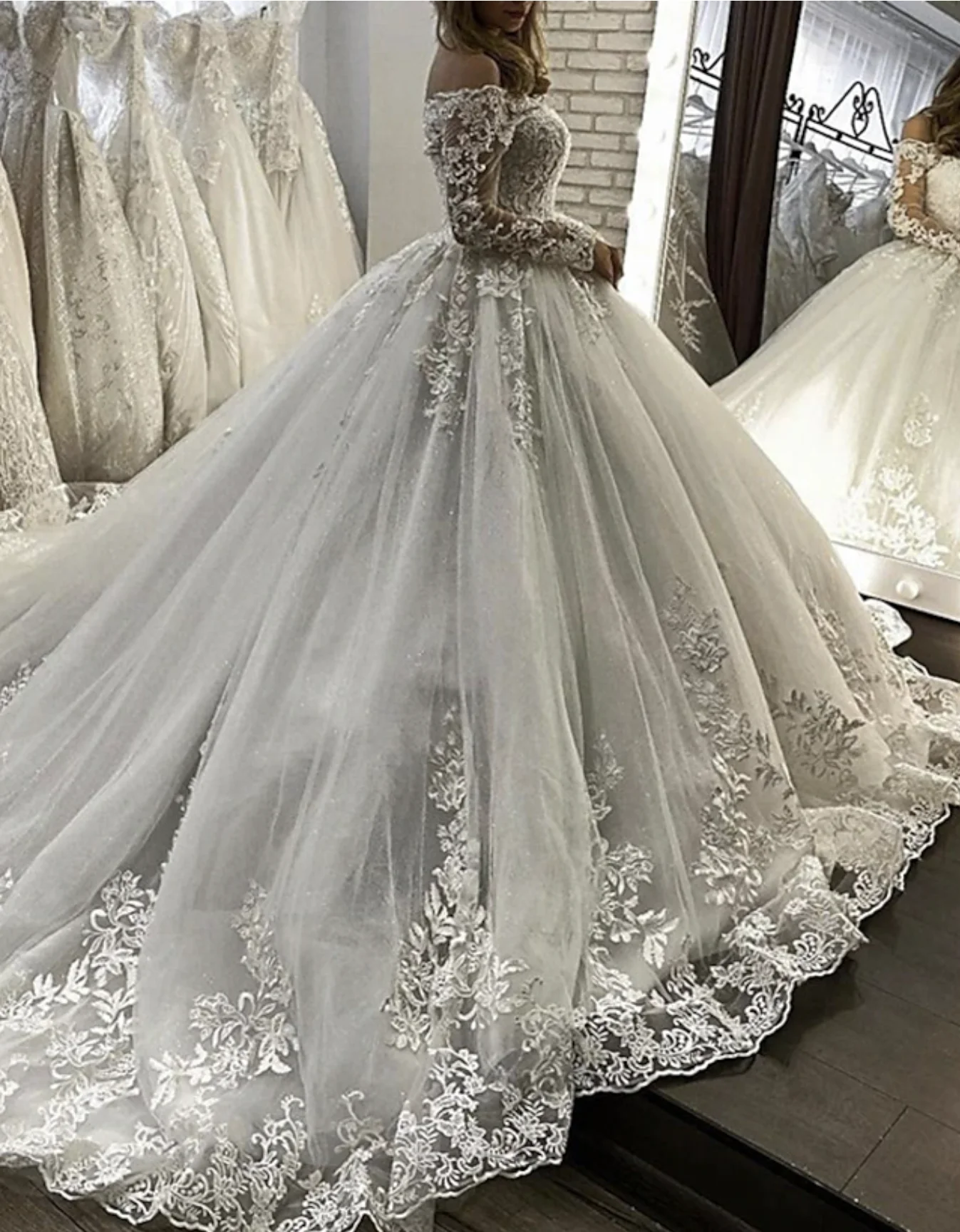 Fall Formal Wedding Dresses Off Shoulder Long Sleeve Chapel Train Lace Bridal Gowns With Appliques Wedding Party 2024