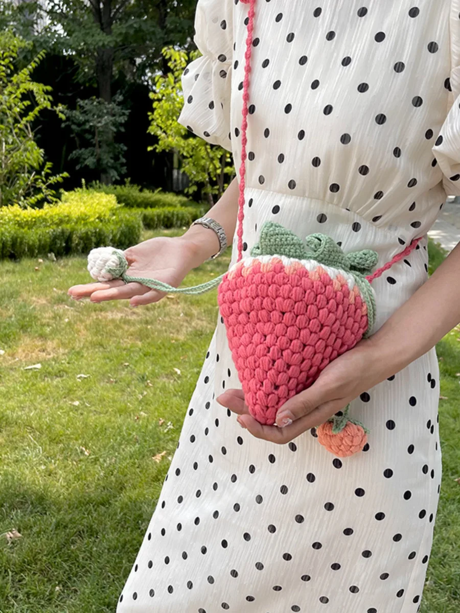 Sweet Strawberry Shaped Hand Woven Lovely Fruit Shape Messenger Bag Cute Storage Bag Strawberry Bag Knitted Crossbody Bag 2023