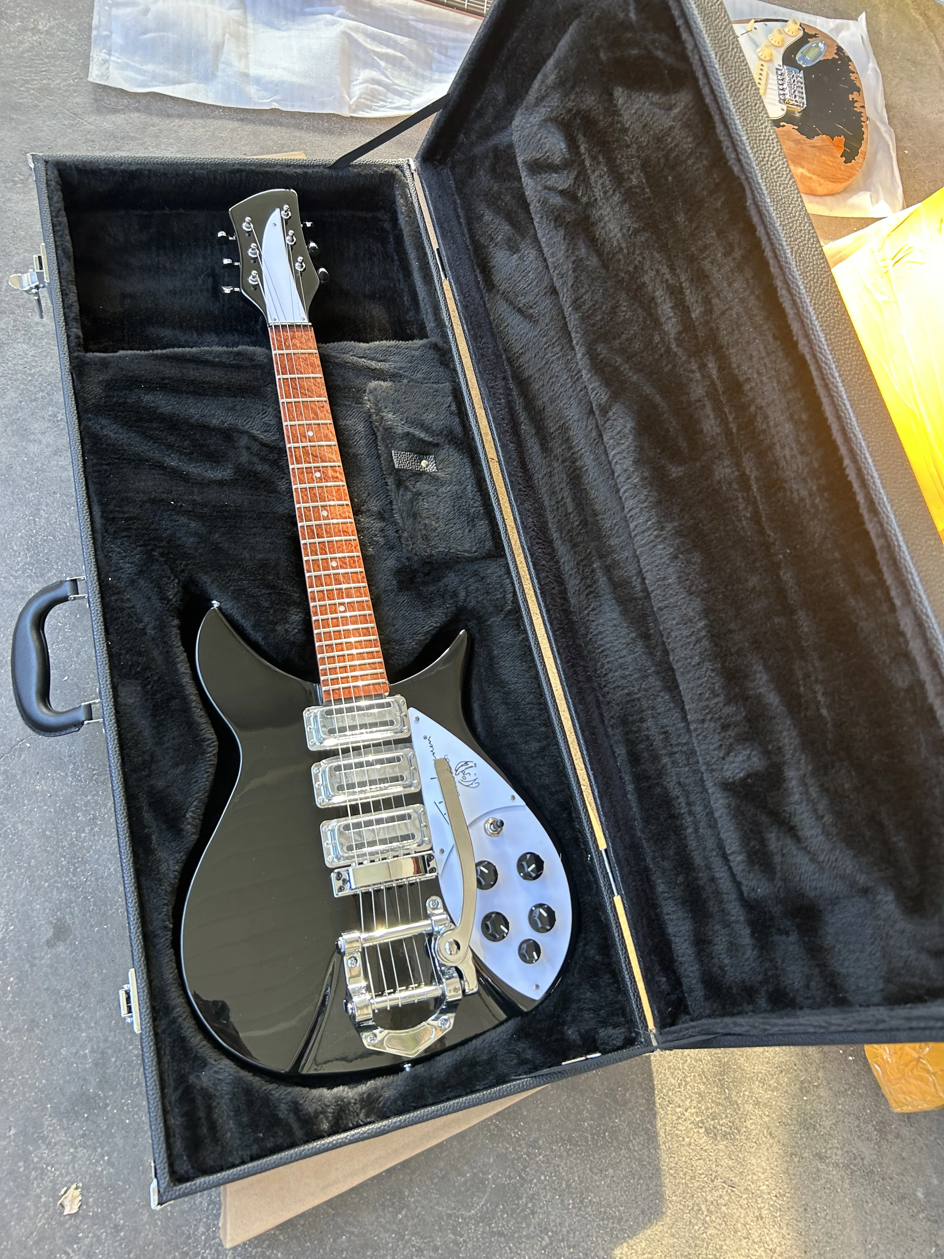 325 حالة الغيتار، الجملة والتجزئة #3