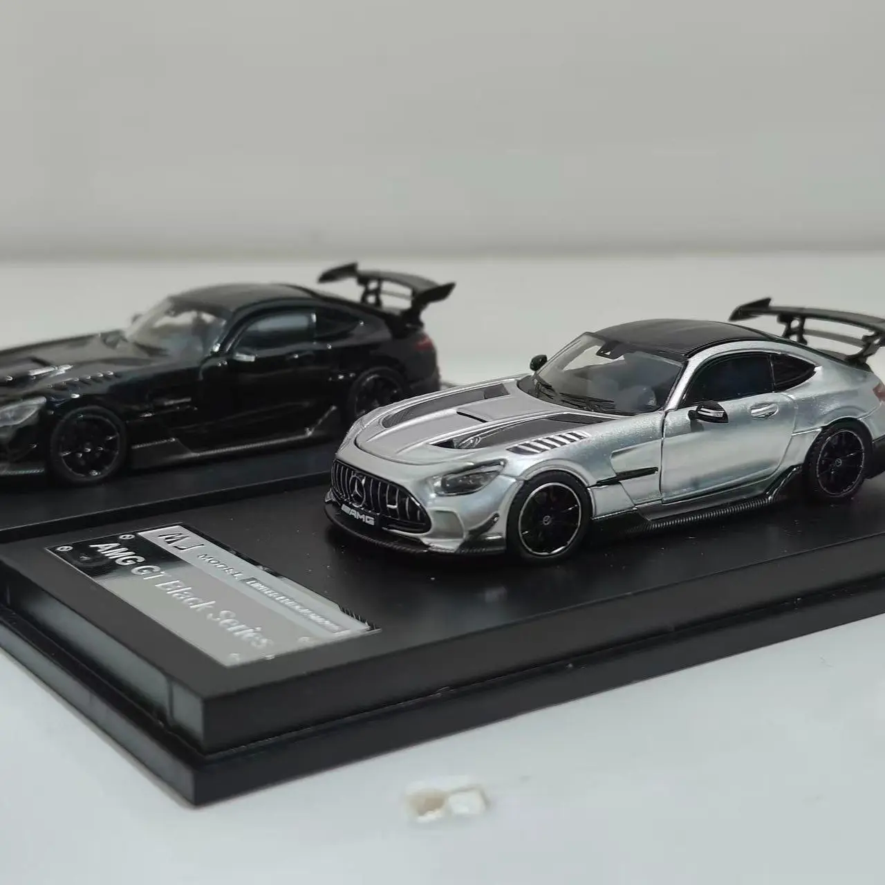 MJ MODELO 1:64 Mercedes-Benz AMG GT Black Series restaure detalhes do compartimento do motor, modelo de carro em liga