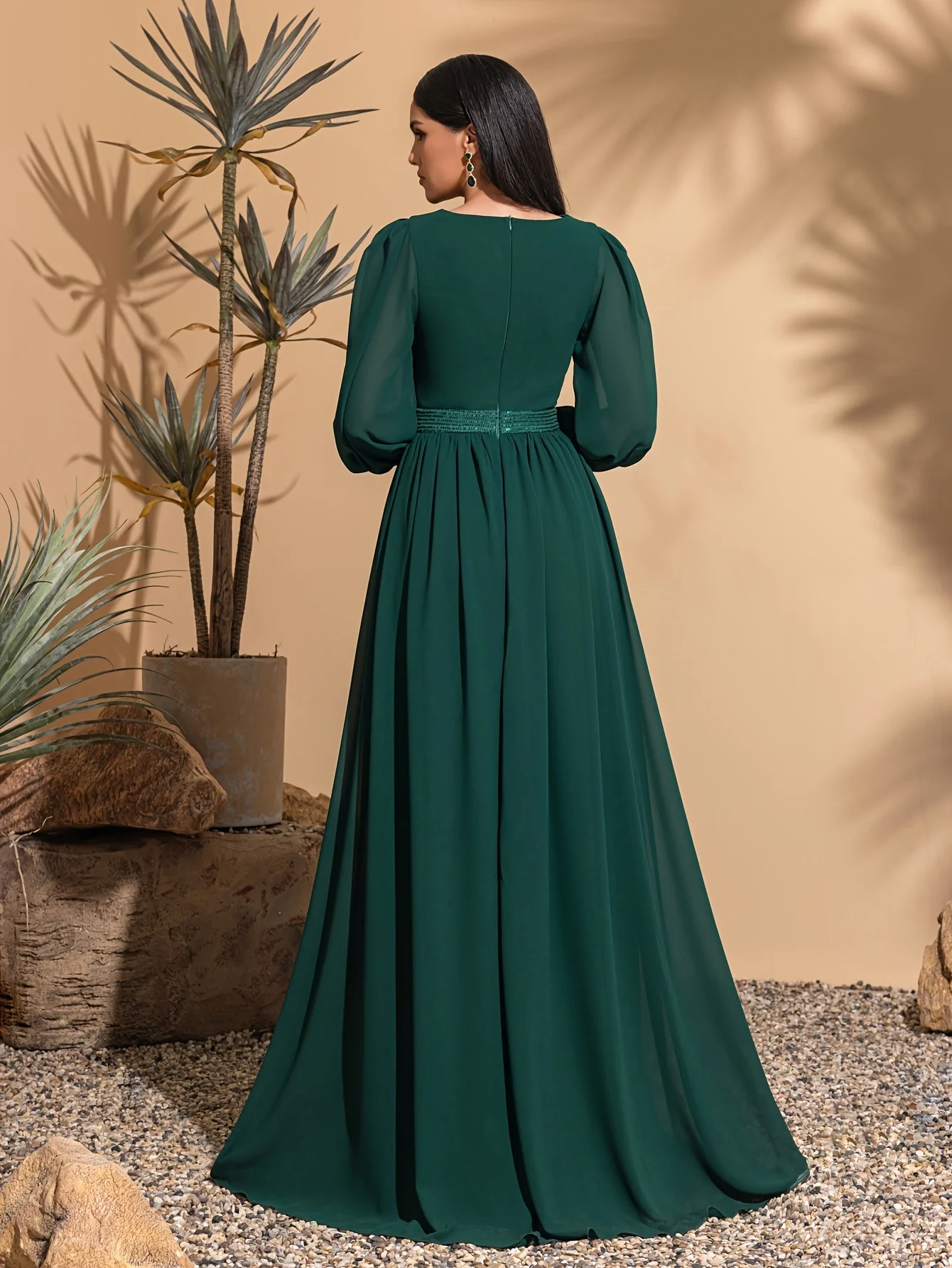 Flowy Green Maxi Dress: The Perfect Choice for Elegant Evenings Under the  Stars