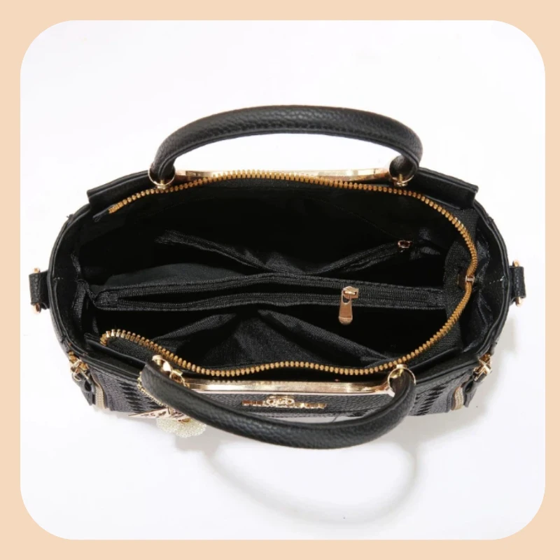 3-piece handbag set made of lychee-grain PU leather. This solid-color women's crossbody bag features a premium texture view 3
