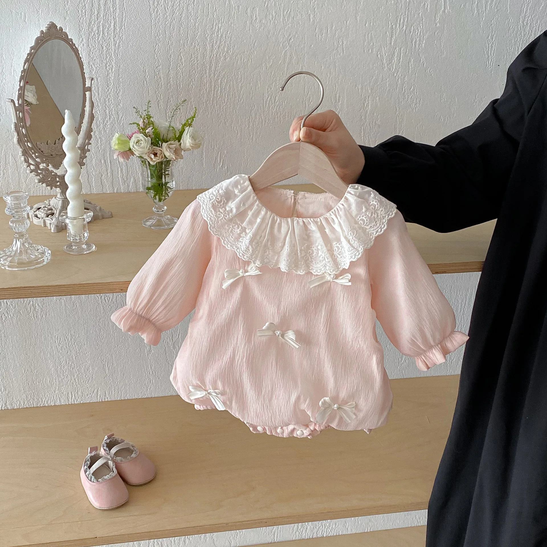

Spring Autumn New Baby Girl Sweet Pink Romper Cotton Elegant Lace Collar Bow Decor Bodysuit Cute Girls’ Clothes