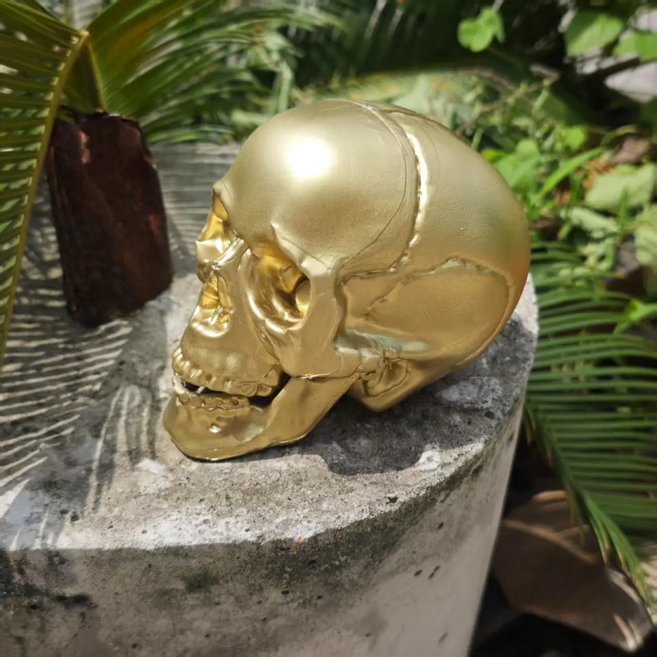

Skull Halloween props, horror ghost bar haunted house atmosphere decoration