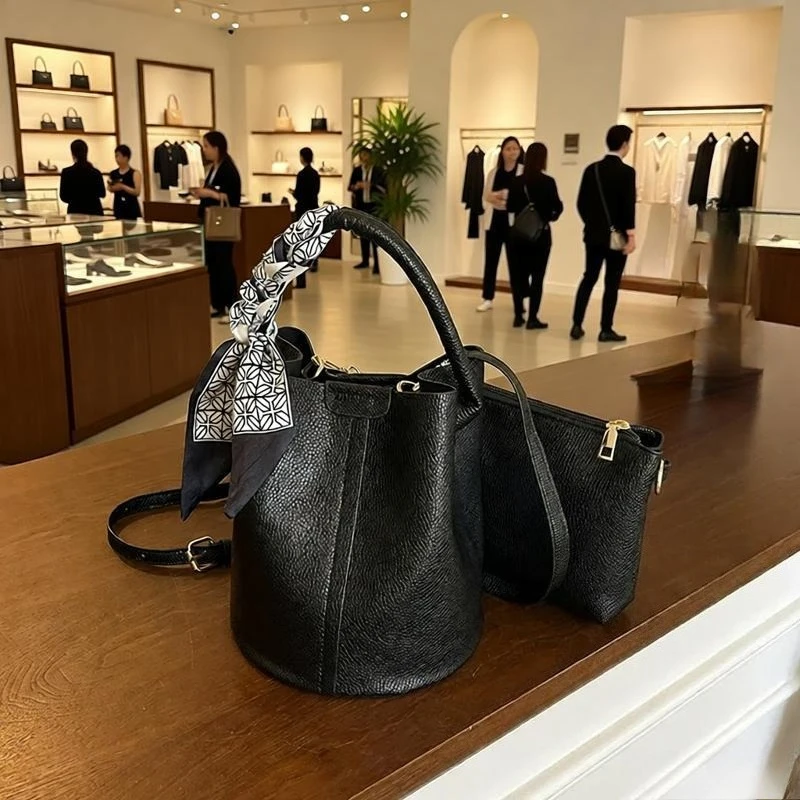 

Women's Exquisite Versatile Shoulder Purse for Weekend Escapes & Co-Working Cafés PU Large Capacity Novelty Bucket Crossbody Bag