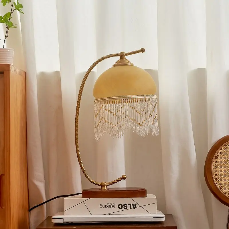 

Vintage French Western antique desk lamp medieval Japanese European style bedside lamp girl's heart decorative desk lamp