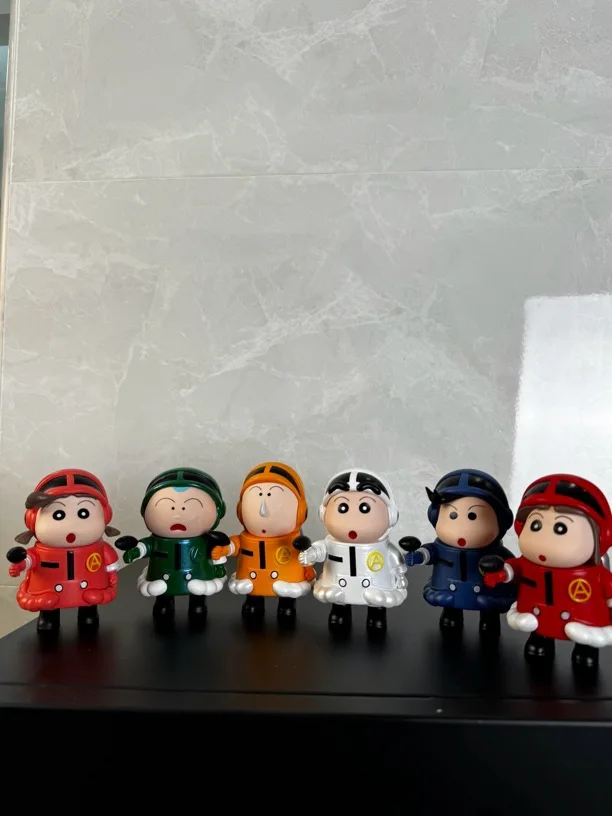 ฟิกเกอร์การ์ตูนชินจัง ชุดนักบินอวกาศ 6 ตัว/ชุด ของเล่นตกแต่งรถยนต์ ของสะสมสำหรับเด็กและแฟนคลับ