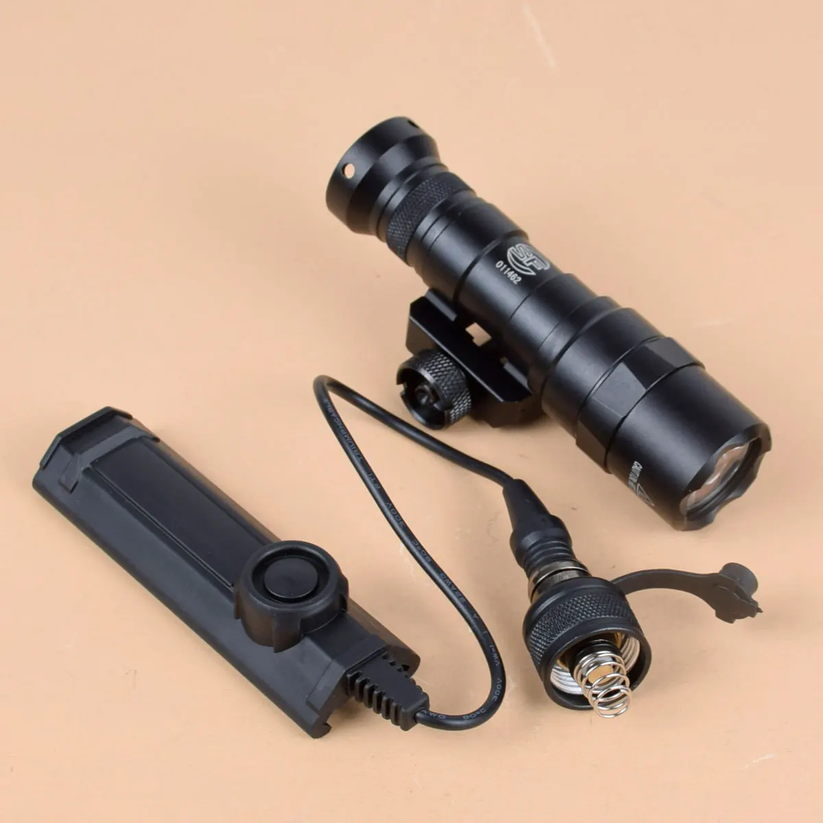 Tactical SF M300 M600 Upgrade Weapin Gun Light With Dual Function Tail Switch For Airsoft Rifle Hunting Flashlight 400 Lumen