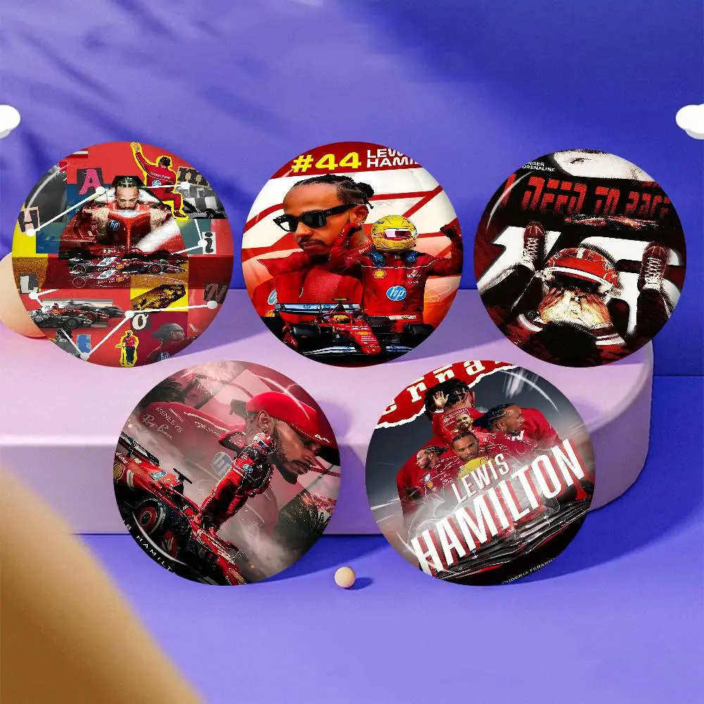 F1 L-Lewis هاميلتون 58 مللي متر لطيف أنيمي الشكل أيقونة شارة اليدوية صفيح بروش لحقيبة الظهر الملابس الصدر حلية الهدايا