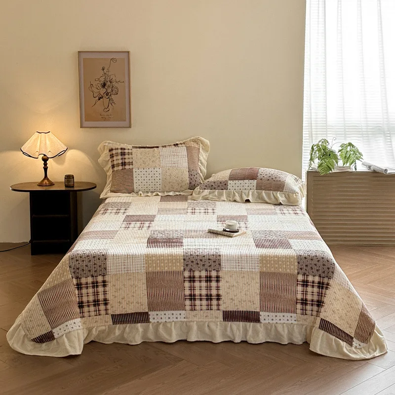 

2025 new Korean version lace French flower floral thickened milk fleece multi-functional bed cover three-piece set