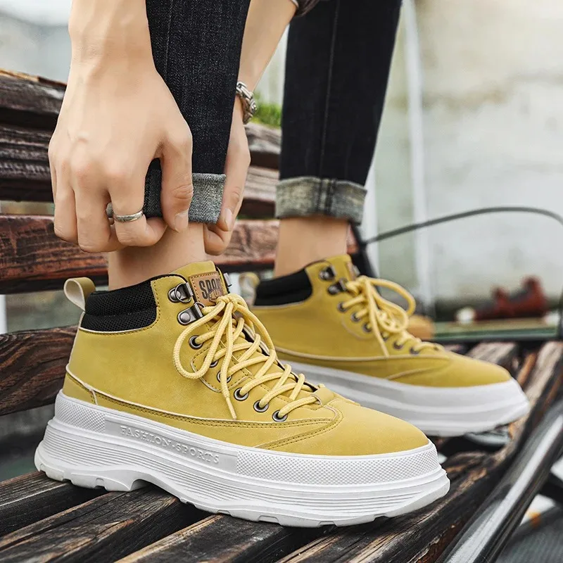 Sepatu kets sol tinggi pria kuning bergaya sepatu kasual pria Platform trendi sepatu olahraga musim gugur musim dingin nyaman sepatu rumahan pria