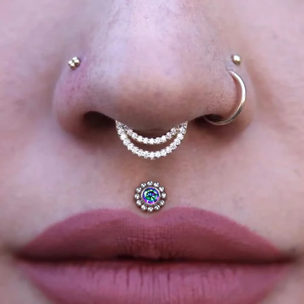 Casvort 1 Stück ASTM F136 Titan Runder Sonnenstrahl-Lippenring mit Innengewinde, flacher Rückseite, Labret, klare Regenbogen-Zirkonia-Knorpel-Ohrstecker – Detail 2