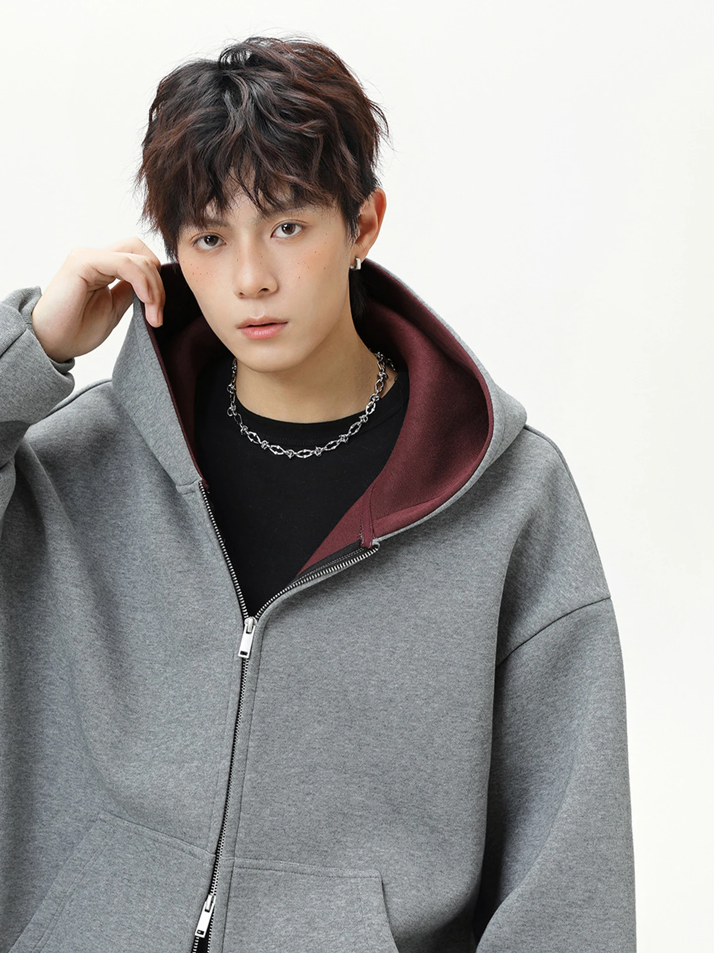 

Мужская осенняя толстовка в американском стиле, модная, тяжелая, с капюшоном, свободного кроя, из полиэстера...