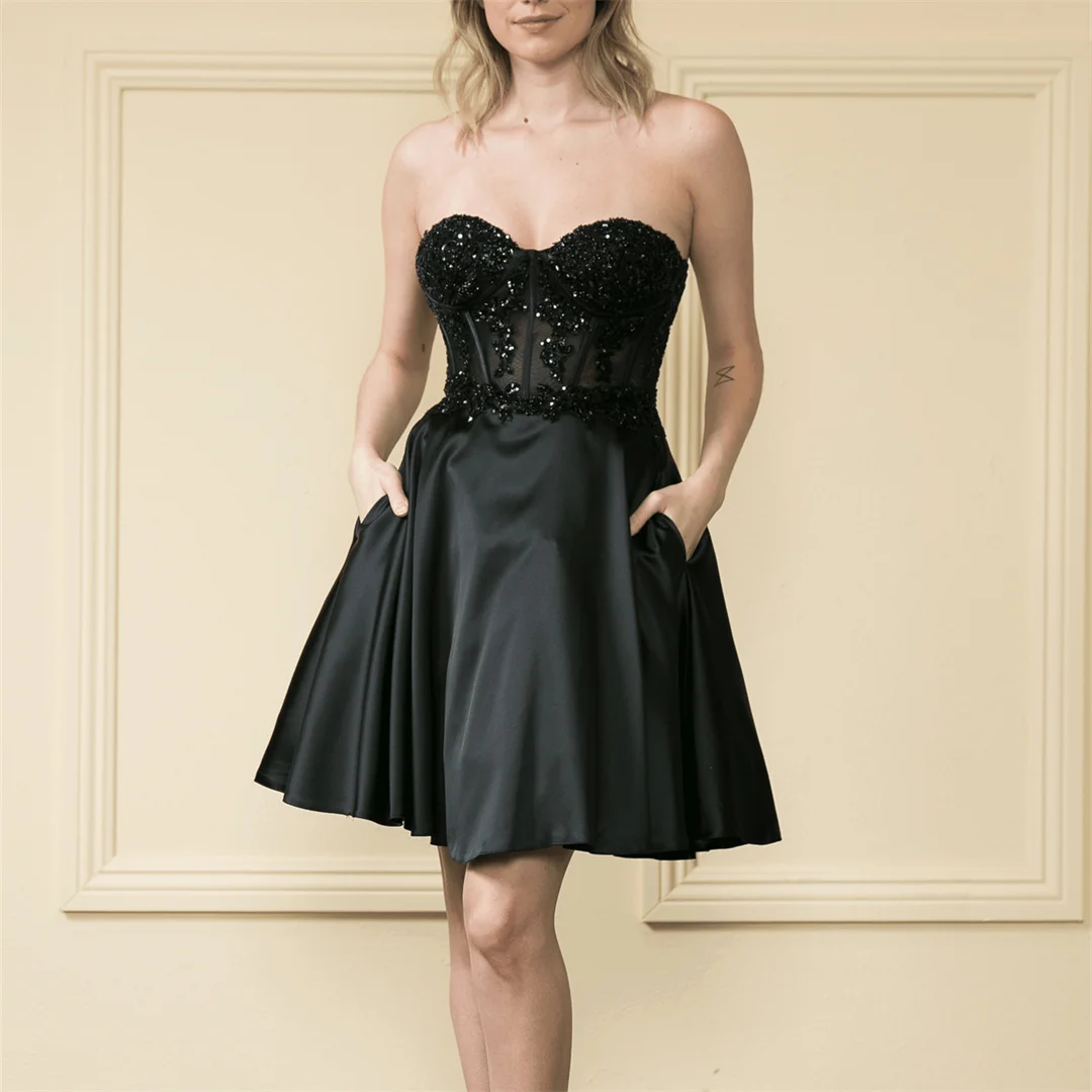 ชุดเดรสทรงเอไลน์สั้นแบบมีกระเป๋าสำหรับงานรับปริญญา ผ้าซาติน แต่งแอพพลิเค ปักเลื่อม ระบาย  แบบไม่มีสาย  สำหรับสาวๆ  งานวันวาเลนไทน์  งานพรอม