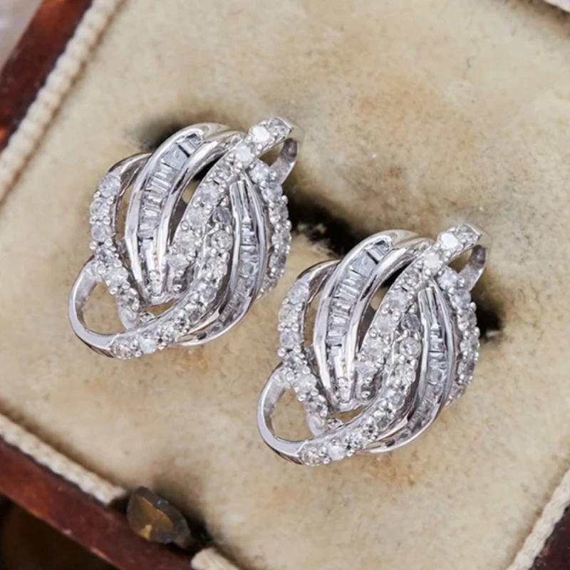 Huitan Trendy frauen Stud Ohrringe Silber Farbe AA Kristall Zirkonia Moderne Modische Weibliche Ohrringe Täglichen Verschleiß Schmuck