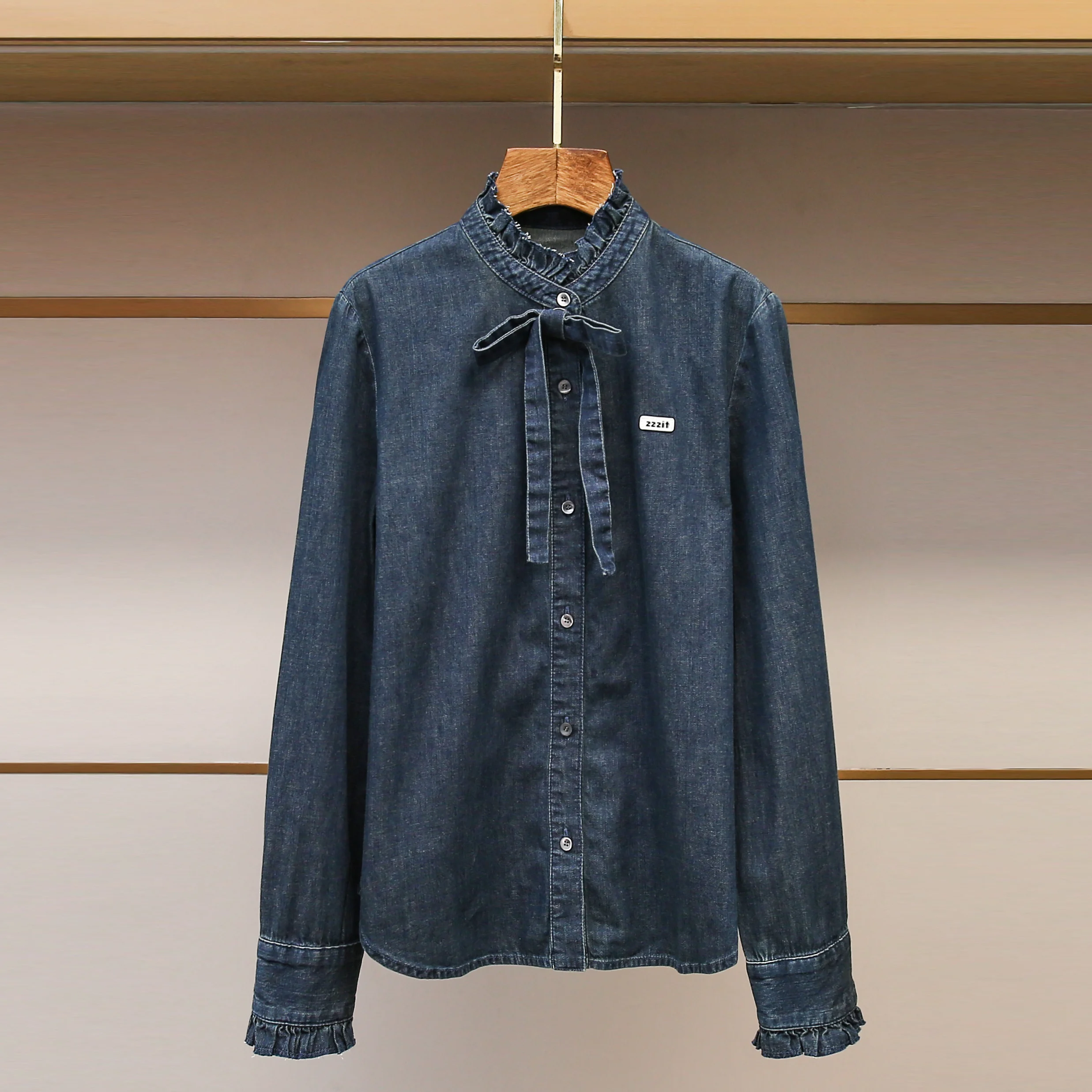 

High-End Women's Faionable Ruffle-Trimmed Denim irt Long Sve Commute Top with Belt 2025 Autumn New Arrival