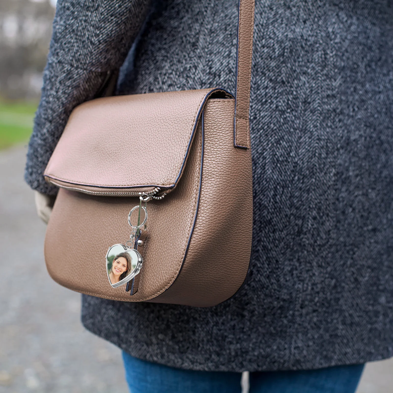 Espelho de metal em forma de coração compacto h realizado leve viagem pequeno bolso vaidade para mulher bolsa portátil verificação de maquiagem