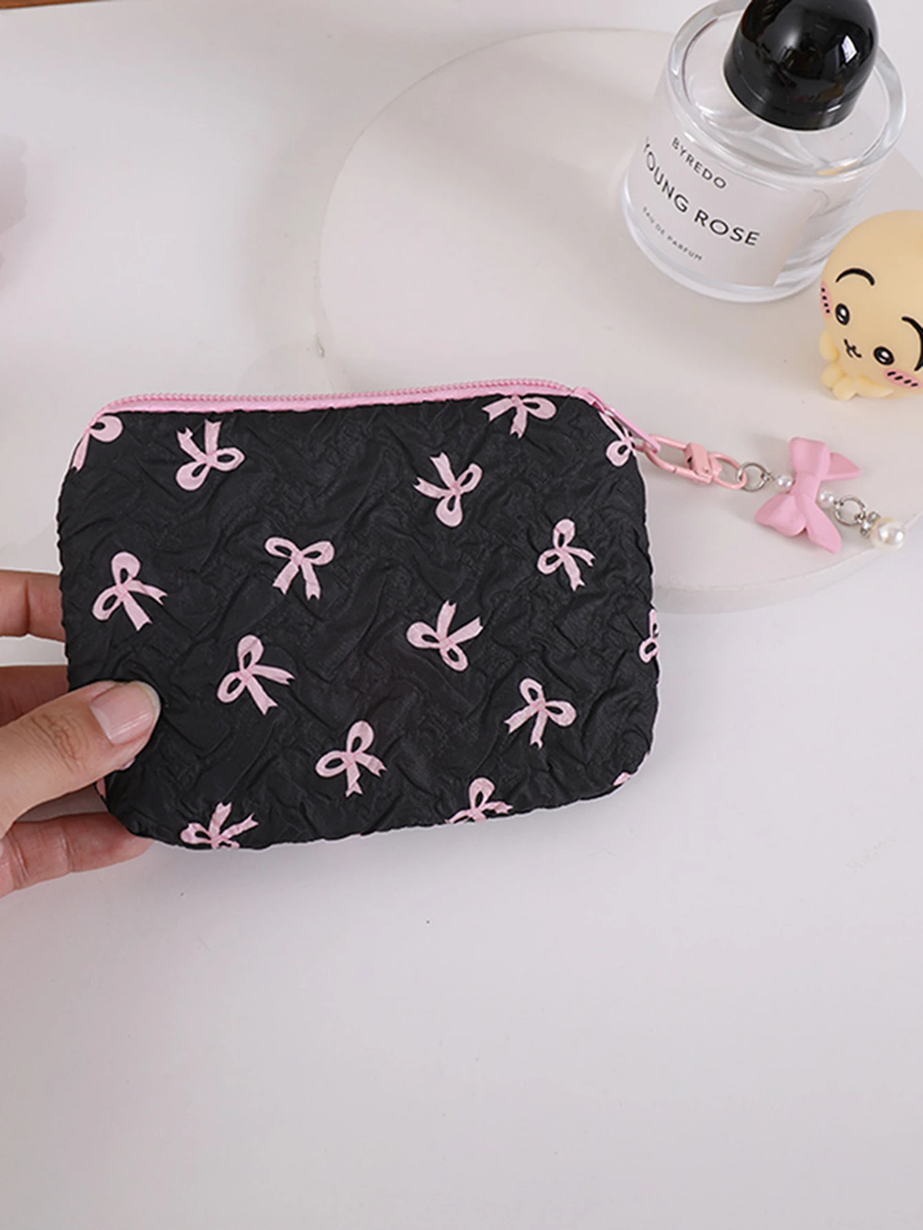 Plissierte Kosmetiktasche mit Schleife | Baumwoll-Kosmetiktasche für Damen, gesteppt, Reise-Make-up-Organizer für Mädchen, tragbare kleine Schleifen-Kosmetiktasche – Detail 7