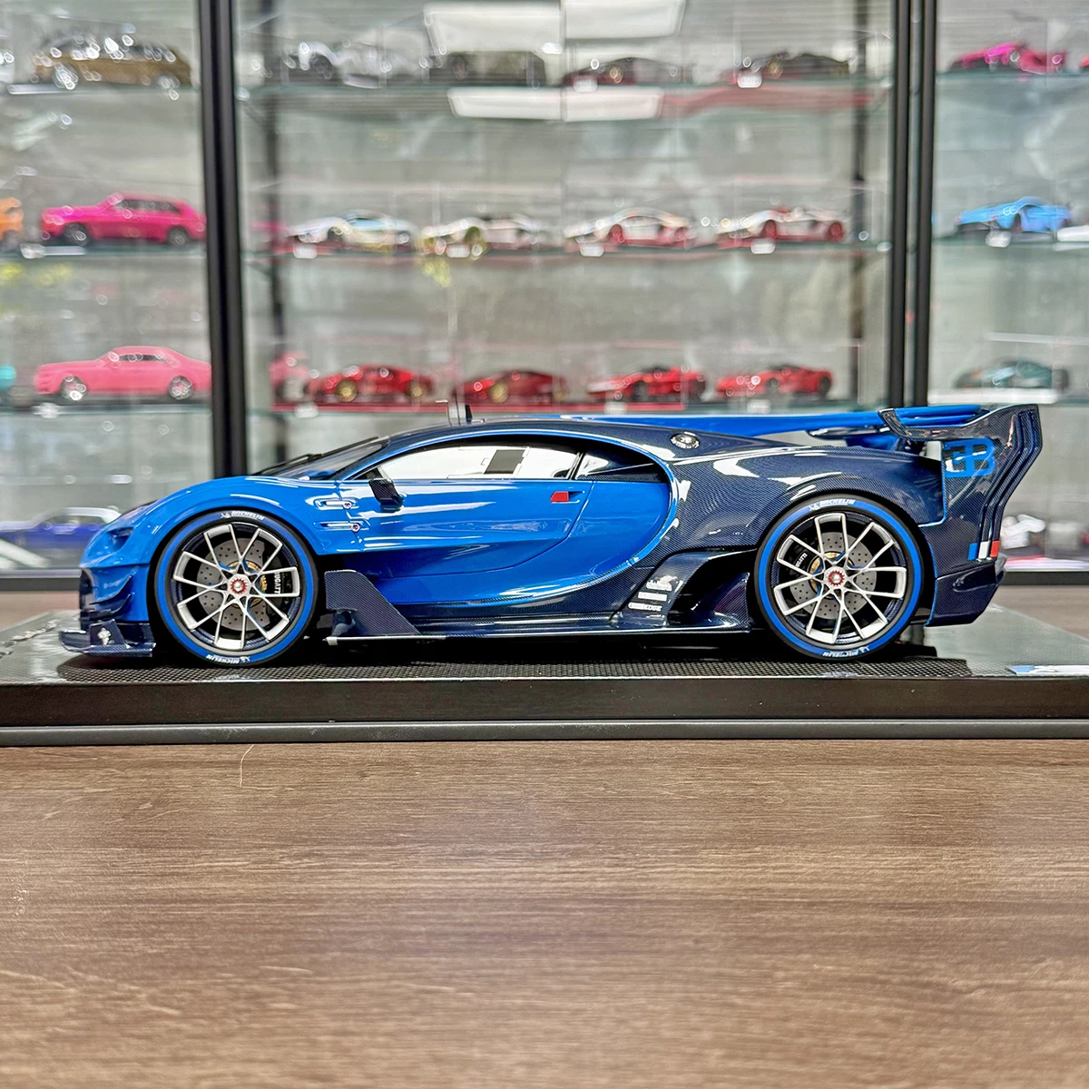 Runner 1:12 Vision Gran Turismo Simulation Limited Edition Resin Metal Static Car Model Toy Gift