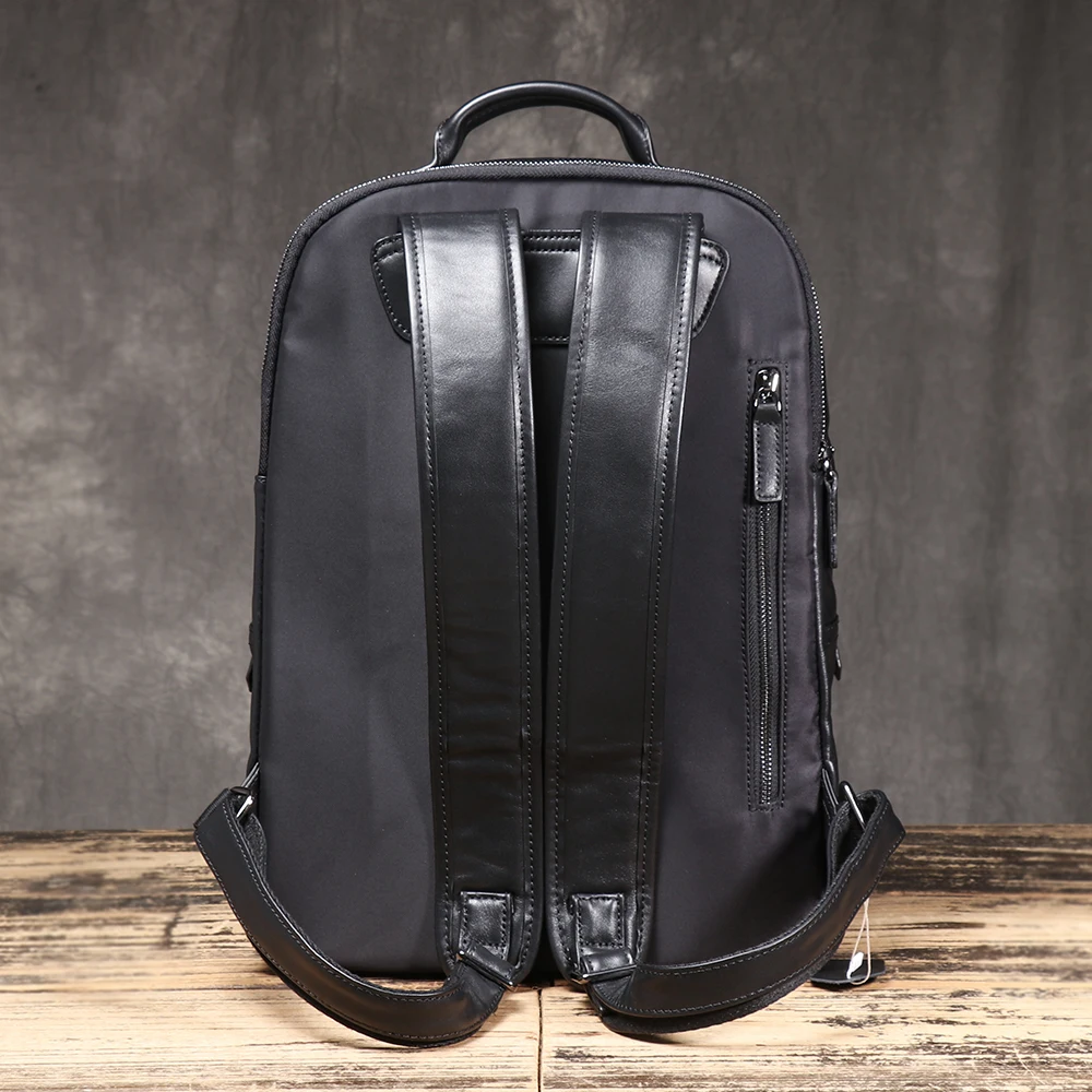 New Genuine Leather Black Backpack, High-Quality First-Layer Cowhide, Large-Capacity Laptop Bag That Fits a15.6-Inch Computer.