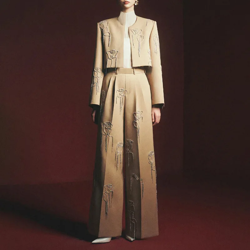 HKSH Set completo a due pezzi per donna Autunno Nuovo artigianato pesante con borchie Diamanti Elegante moda Cappotto corto Chic Pantaloni a gamba larga HK10878