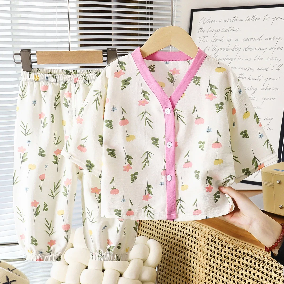 New 2025 Children Summer Thin Pajamas Set Comfortable Loungewear Boys Girls Cartoon Print V-neck Pyjamas Leisure Sleepwear