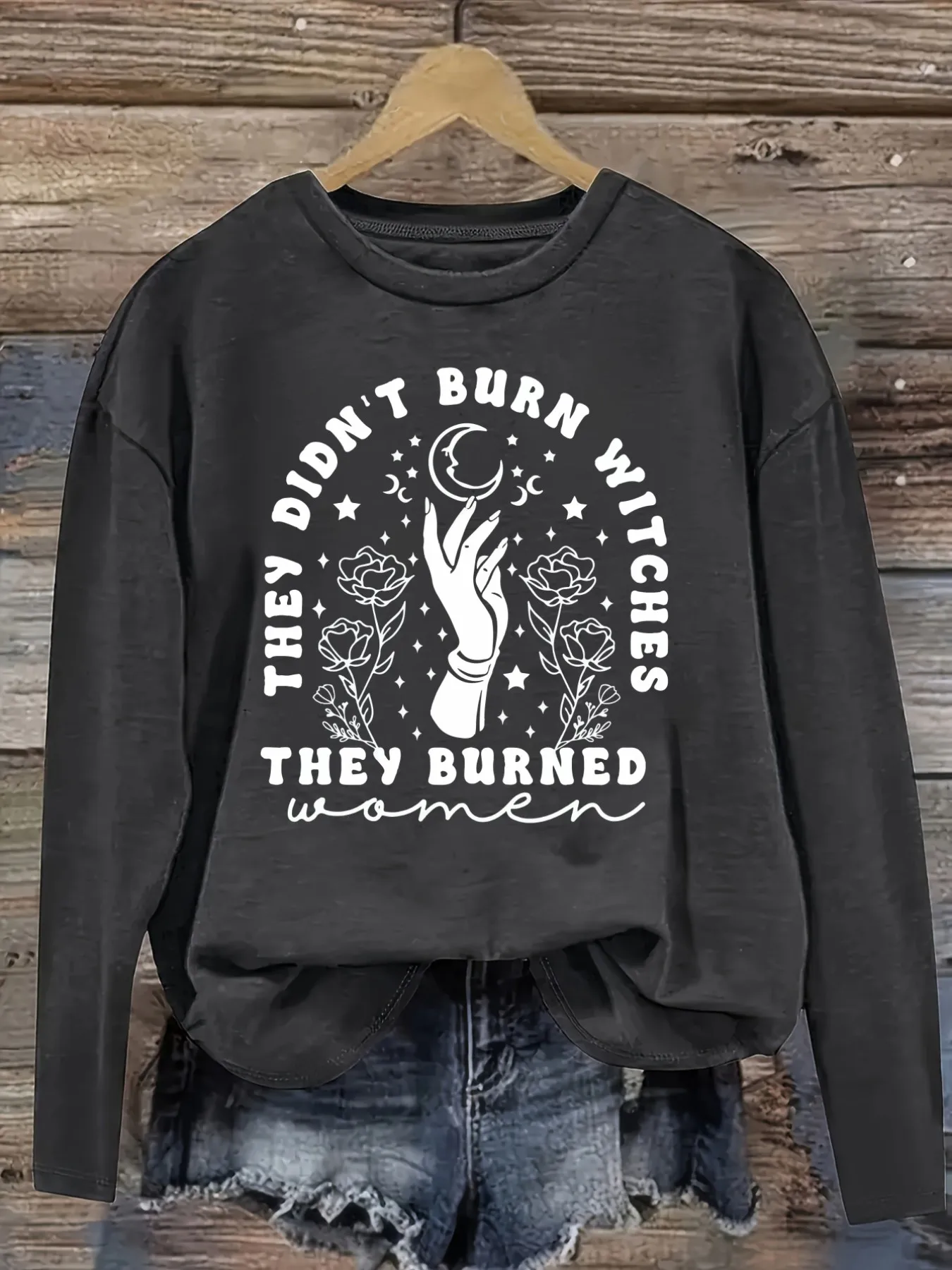 Women's Casual Long Sleeve Crew Neck T-Shirt They Didn't Burn Witches Design, Round Neck Women's Clothing, Machine Washable, Slightly Elastic, Loose Fit, Spring Autumn Winter Women's T-Shirt, Halloween Costume Outfit