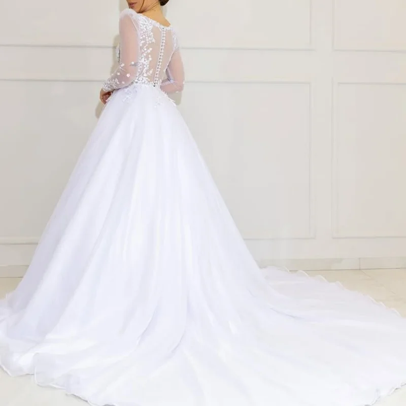 Suknie ślubne na zamówienie, proste, w kolorze kości słoniowej, z dekoltem w serek, na ramiączkach spaghetti, z aplikacjami, o kroju litery A, zdobione koralikami i aplikacjami.