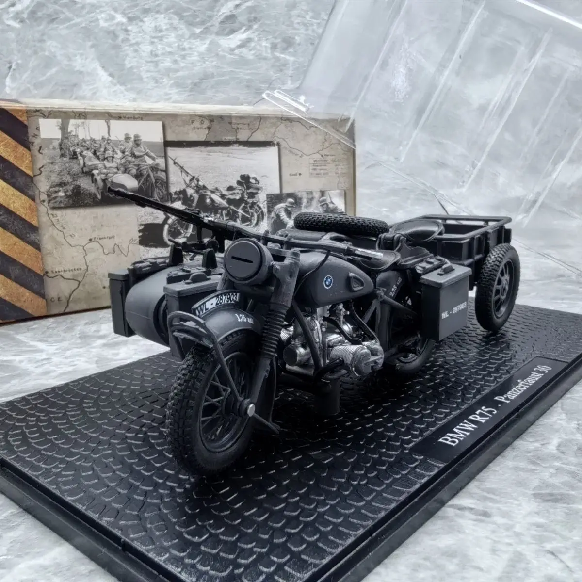 

Модель мотоцикла BMW R75 Panzerfaust 1941 года (пластик) в масштабе 1/24, коллекционный сувенир.