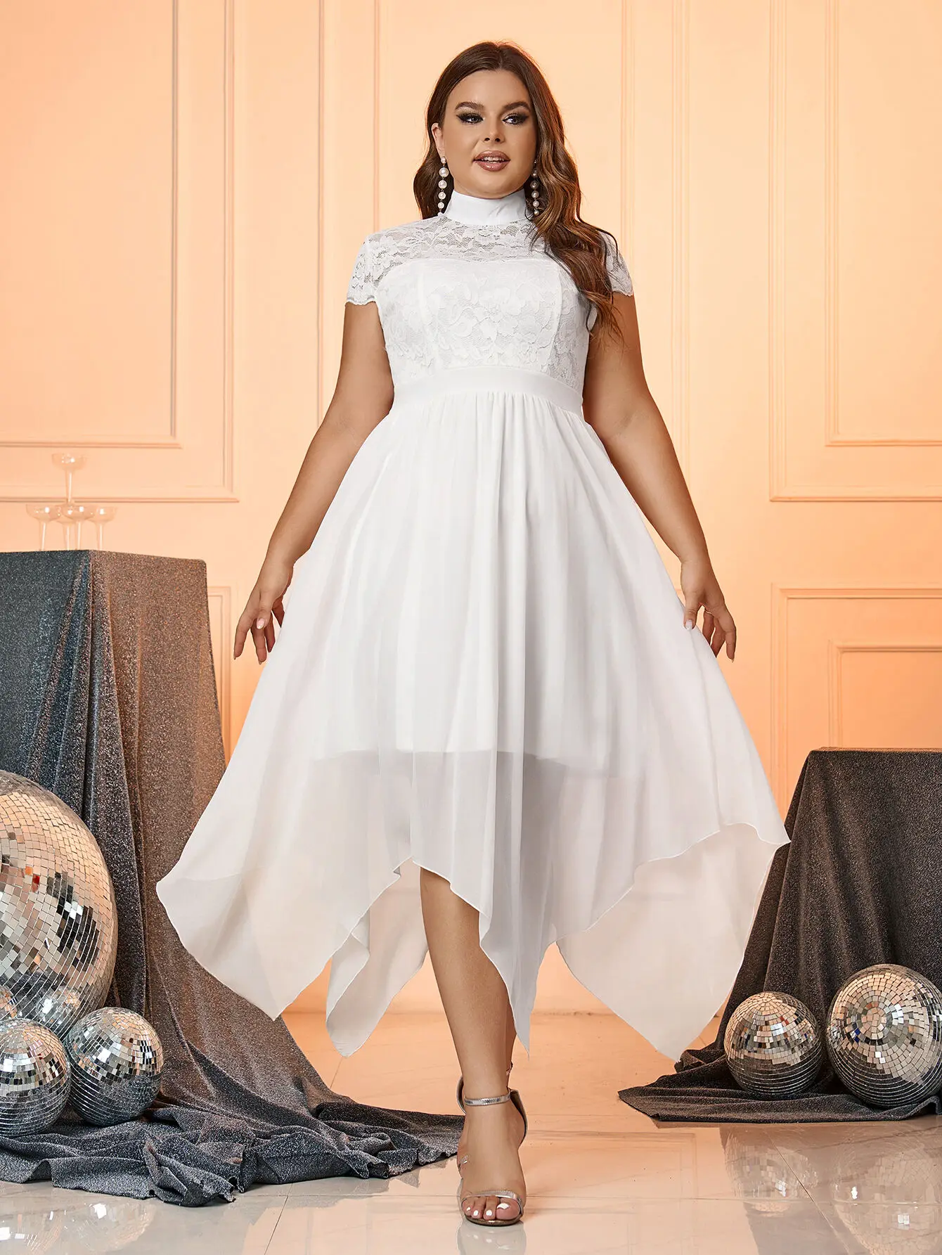 Plus Size White Wedding Bridesmaid Dress Fashion Lace Short Sleeve Elegant Dresses Temperament Irregular Hem Loose Party Dresses